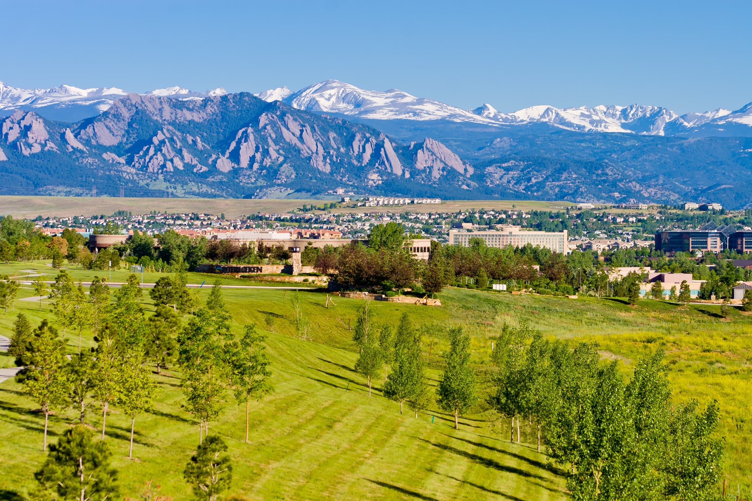 Streetscape and homes in Broomfield, Denver